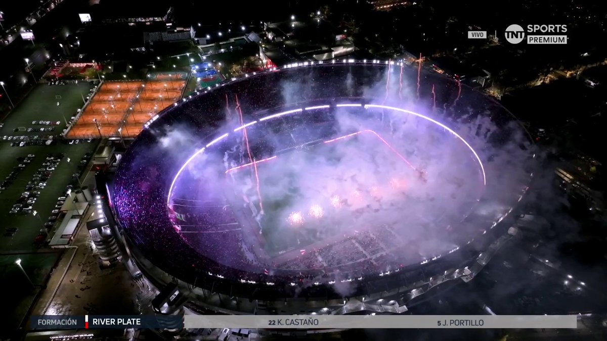 RECIBMIENTO MONUMENTAL PARA RIVER ⚪🔴 El Millonario salió al campo de juego con un gran marco para jugar ante San Martín SJ #LPFxTNTSports