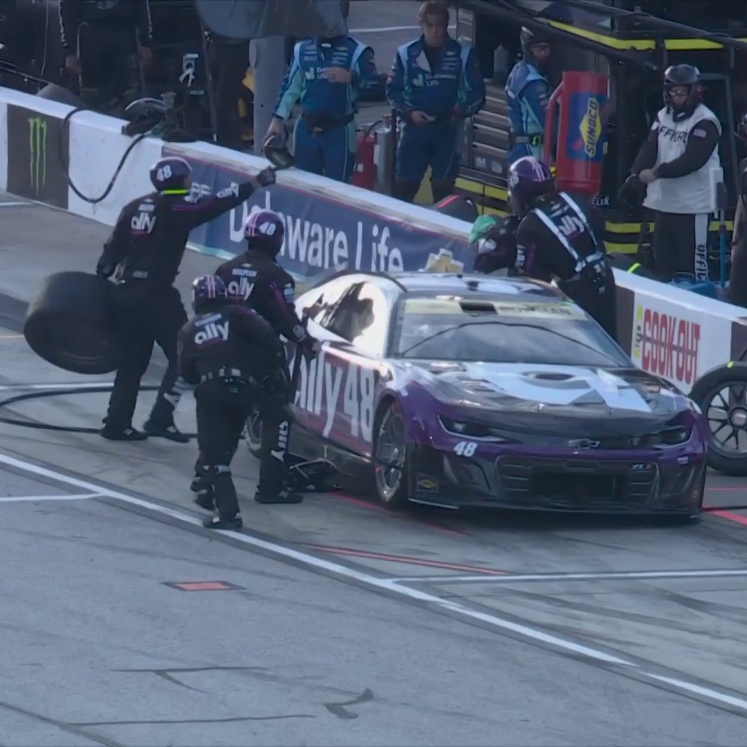 Not the pit stop Alex Bowman was hoping for. 📺: USA