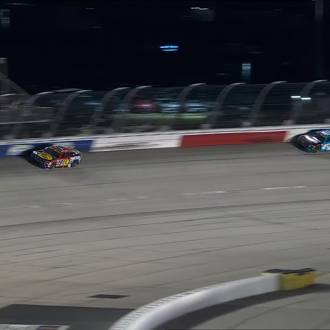 Well, well, well ... 👀 Chase Briscoe continues to lead, but Tyler Reddick is coming.