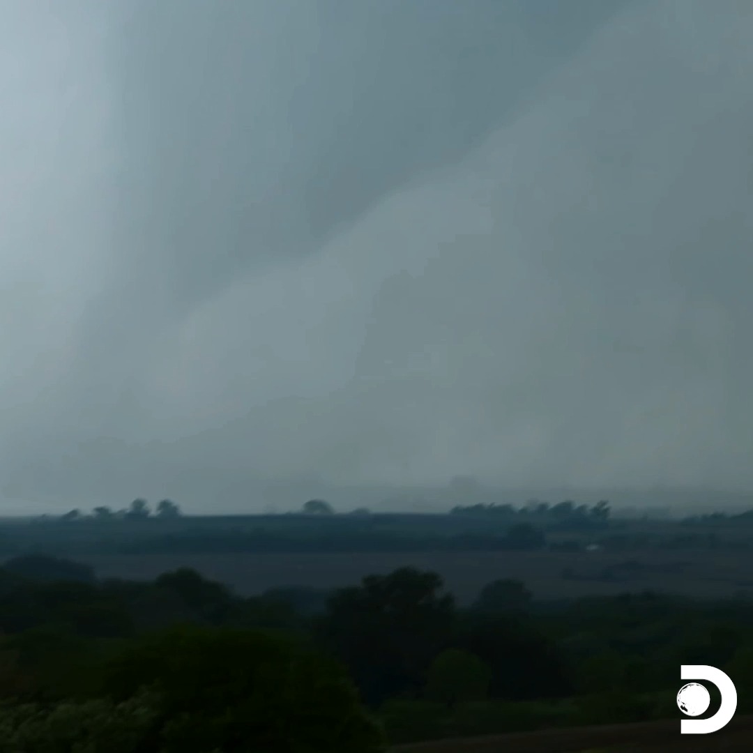 Terrifying twin twisters carve a parallel path of destruction 🌪️🌪️ A new #InTheEyeOfTheStorm is on NOW!