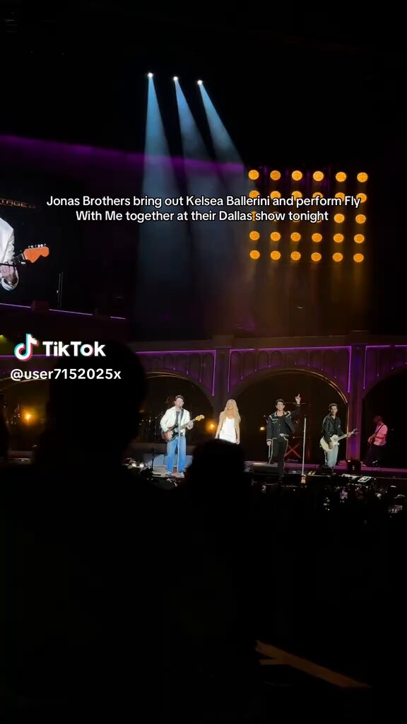 Jonas Brothers performing “Fly With Me” with Kelsea Ballerini in Dallas!