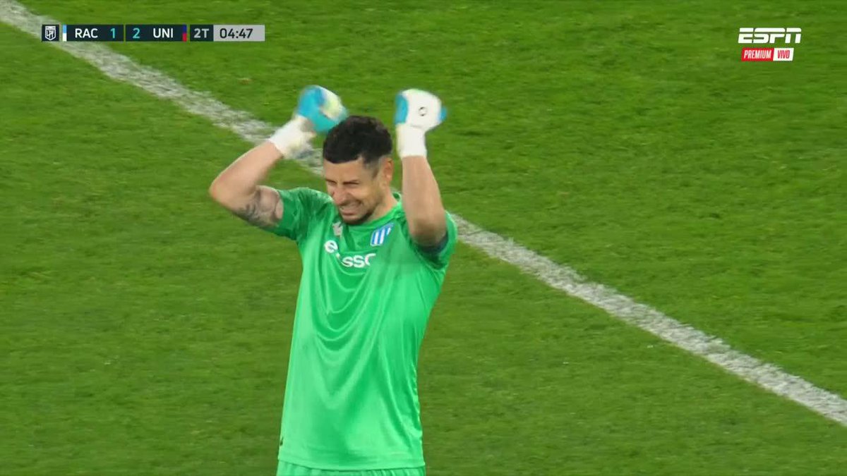 Me da muchísima lastima verlo así, es un jugador al que respeto un montón. Es el primero en reprocharse los errores, ojalá vuelva a levantar su nivel.