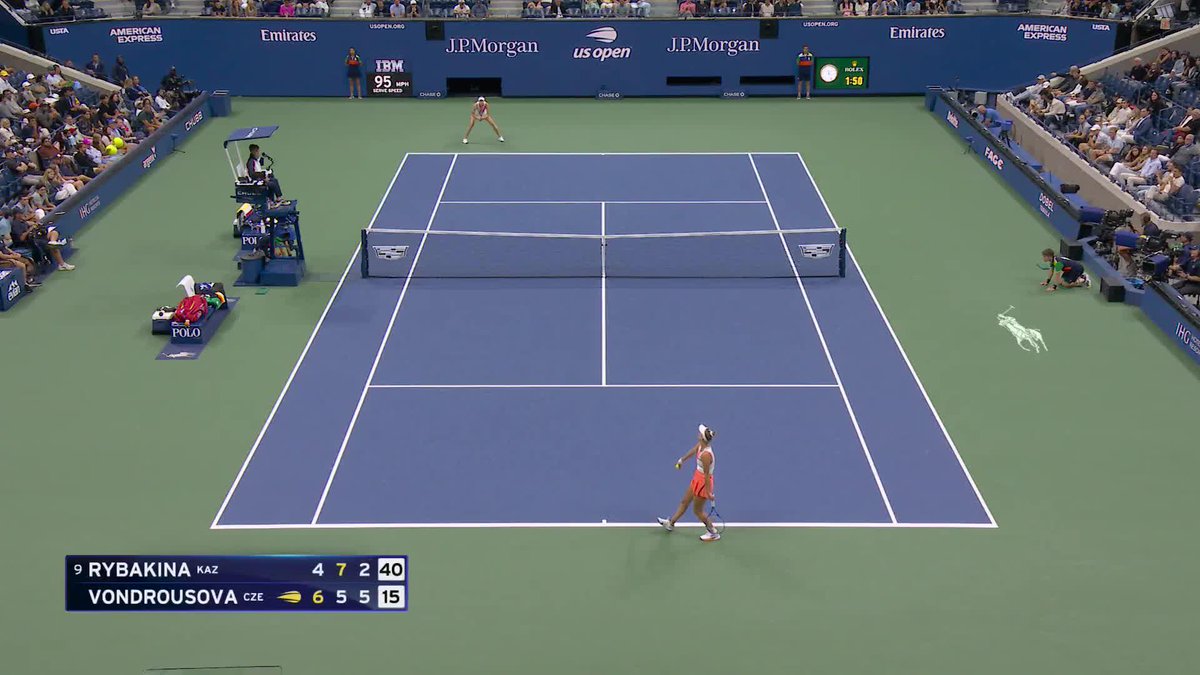 Marketa Vondrousova was facing double break point. Then did this 👇