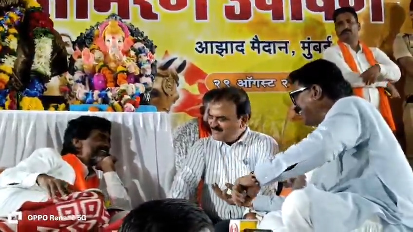 मुंबईत आझाद मैदानावर मराठा आरक्षणासाठी उपोषण करत असलेले लढवय्ये मनोज जरांगे-पाटील ह्यांची भेट घेतली. #मराठाआरक्षण #ShivsenaUBT