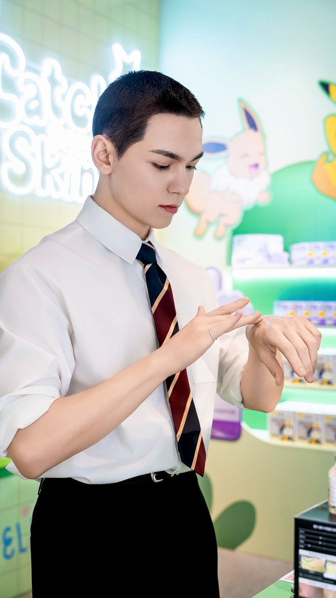 #SBEDT with #VERNON 성분에디터 Catch Your Skin💚 in 올리브영N 성수 성분에디터 컨셉스토어에 깜짝 방문한 버논님🐻❄️ 피부 고민 진단부터 럭키드로우까지 컨셉스토어 프로그램을 알차게 즐기며 현장을 환하게 밝혀주셨어요✨ 영상을 통해 버논님의 깜짝 방문 현장과 성분에디터 팝업에 대한 소감도 확인해보세요! #VERNON #버논 #popupstore #event #sungbooneditor #SBEDT #성분에디터 #이벤트 #팝업스토어