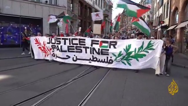 مظاهرة في مدينة بازل السويسرية للمطالبة بإنهاء الحرب على غزة وللتنديد بسياسة التجويع التي تنتهجها إسرائيل سلاحا في القطاع | تقرير: حافظ مريبح #حرب_غزة #الأخبار