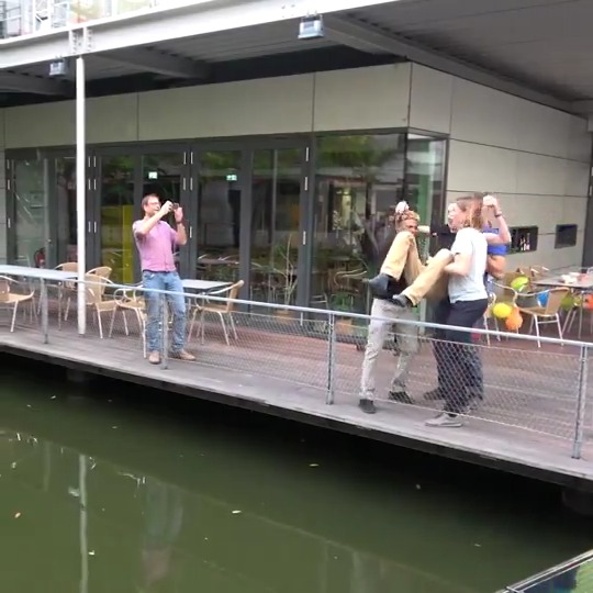 Medicine laureate Svante Pääbo made a splash when his colleagues at MPI-EVA Leipzig threw him into a pond to celebrate Pääbo's 2022 #NobelPrize. Who will receive the 2025 medicine prize? We'll be finding out in October. Video: Benjamin Vernot