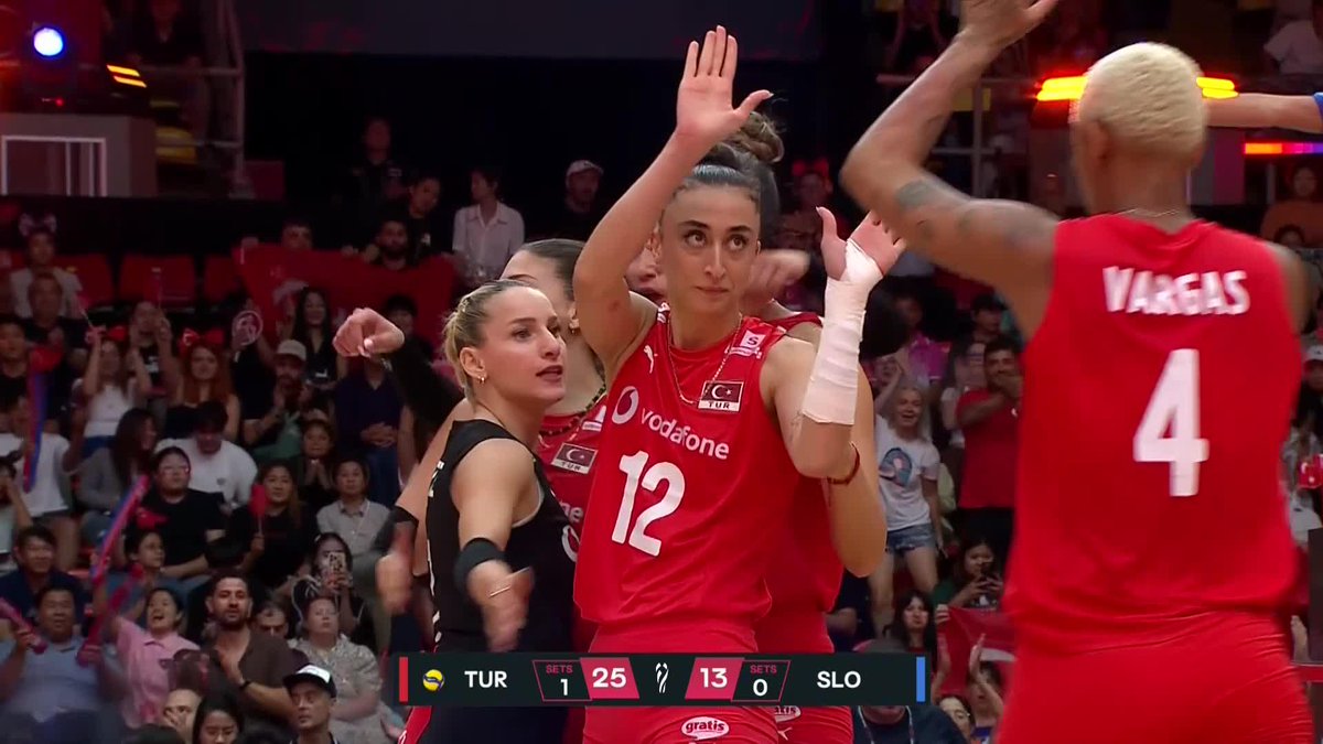 #Thailand2025: 🇹🇷 TURKIYE ON FIRE! 🔥 They take a 2-0 lead over Slovenia at the #WWCH 💥 📺 Watch it LIVE now on VBTV: 🏐 #Volleyball #ElectrifyingThailand