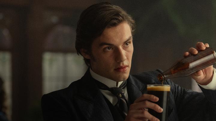 First trailer for ‘HOUSE OF GUINNESS’, a new series from ‘Peaky Blinders’ creator Steven Knight. The series follows The Guinness Family &amp; the consequences of the death of the head of the brewery Benjamin Guinness. Releasing September 25 on Netflix.