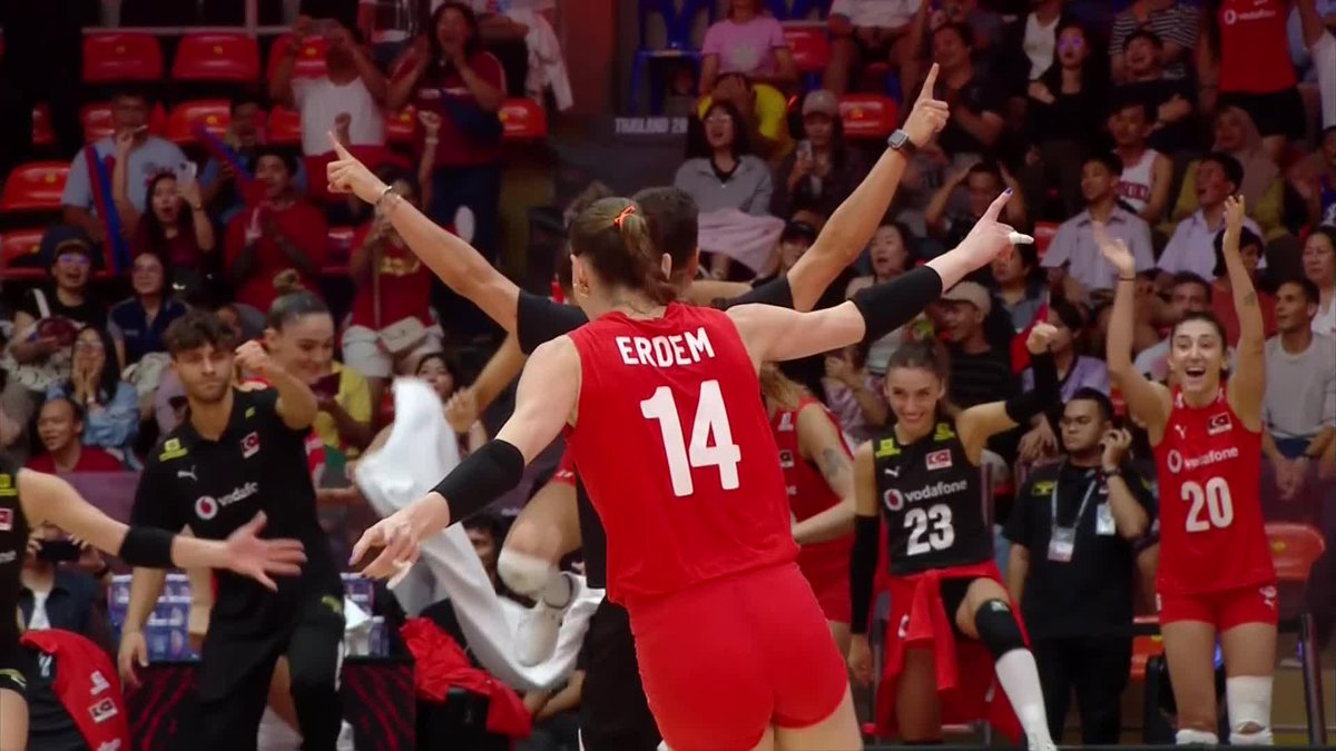 #Thailand2025: 🇹🇷 TURKIYE SWEEPS! 💥 A 3-0 win over Slovenia sends them to the #WWCH quarterfinals. 👏 Highlights coming soon… 👀 📺 Watch the full replay on VBTV: 🏐 #Volleyball #ElectrifyingThailand