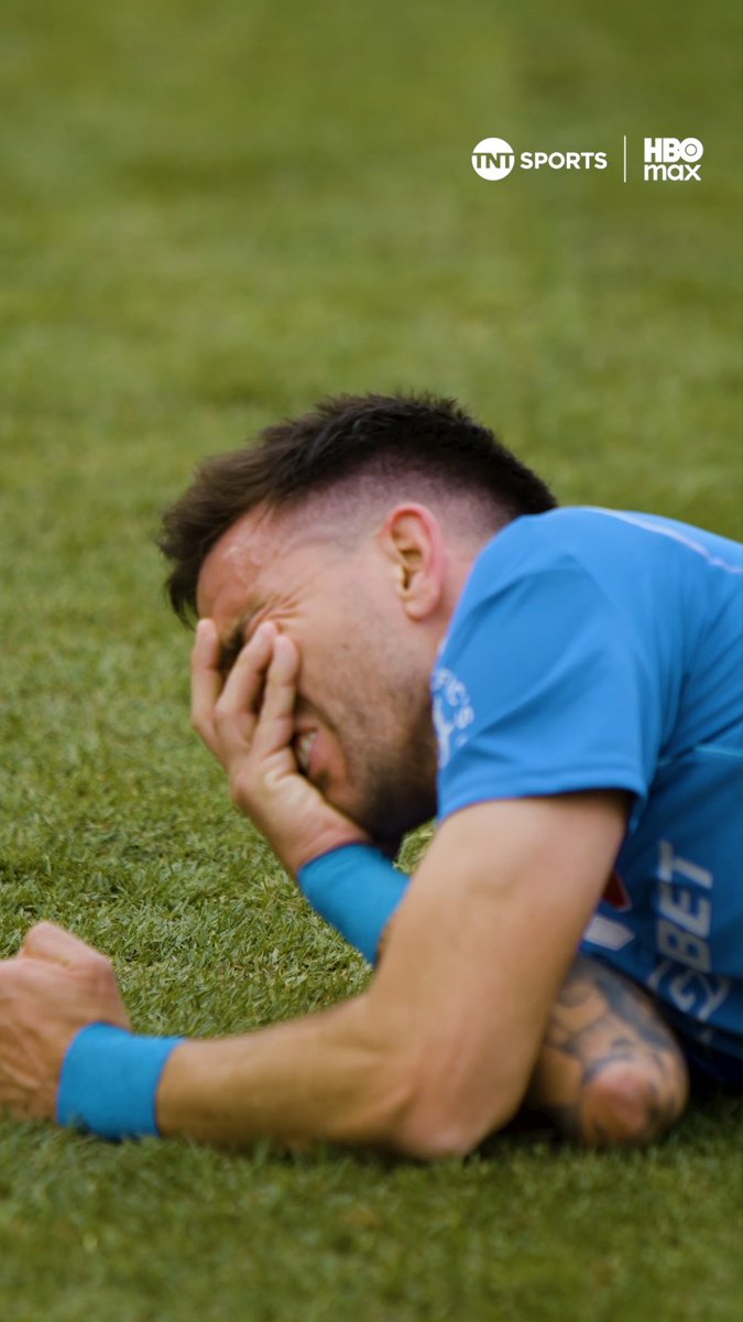 🤔💥👀 ¿Merecía una tarjeta de otro color? Te dejamos con dos tomas de la infracción de Javier Correa a Matías Zaldivia en los primeros minutos del #Superclásico198, donde el ariete se ganó la amarilla en #ColoColo, algo que molestó a #LaU. Disfruta los partidos de la #LigaDePrimera 2025. Suscríbete a #TNTSportsenHBOMax 📲💻 Link en la BIO 📍
