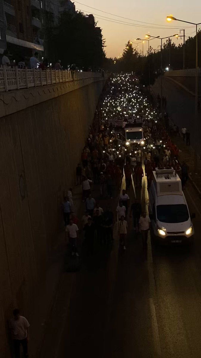 Halk sel oldu aktı. En büyük talep: Onurlu bir barış! Amed