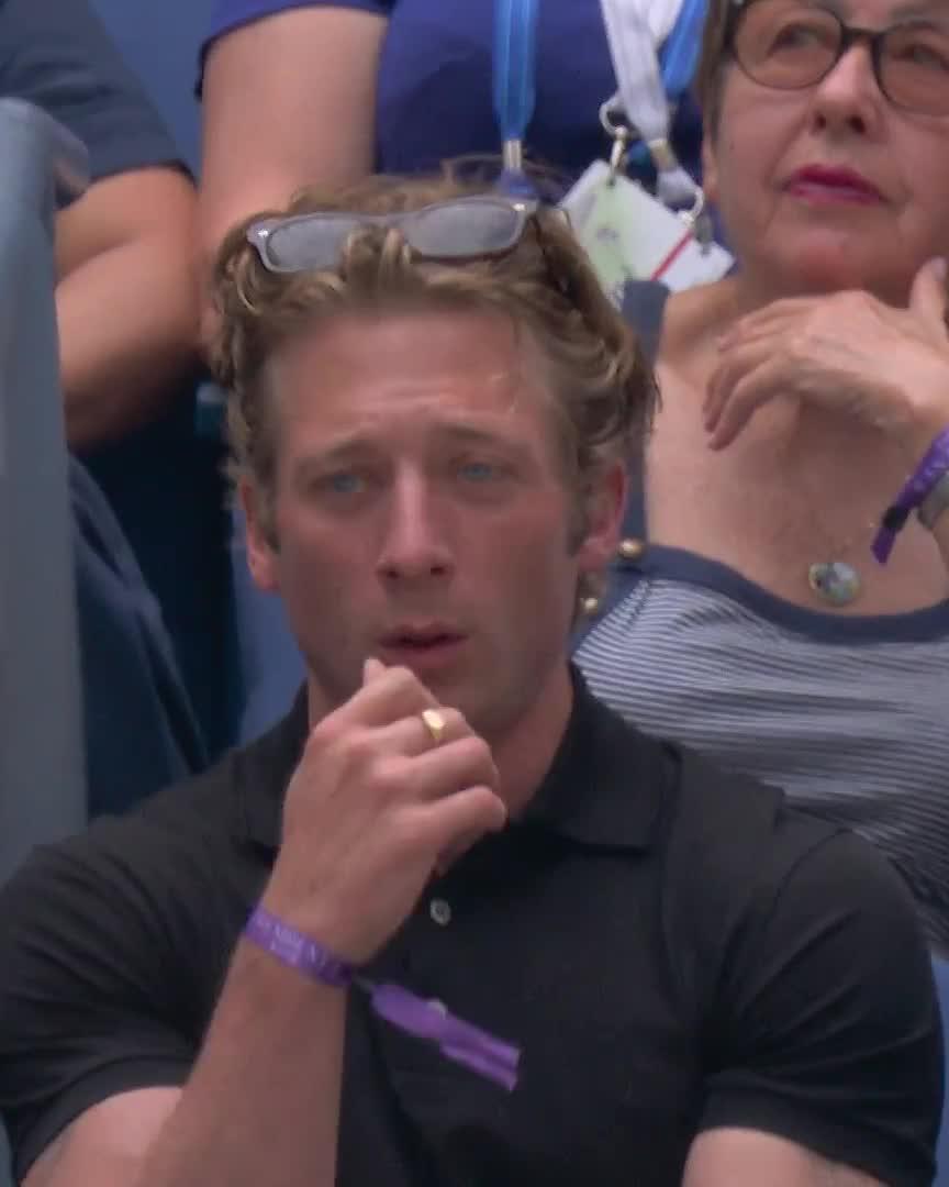 This match is cooking, so they brought out Jeremy Allen White.