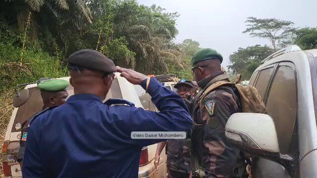 Spécial général Major Peter Cirimwami " Ma place est au front, je dois dormir le dernier sachant que notre population est en paix", avait déclaré le général lors d'une visite des troupes au front. Vidéo ⤵️