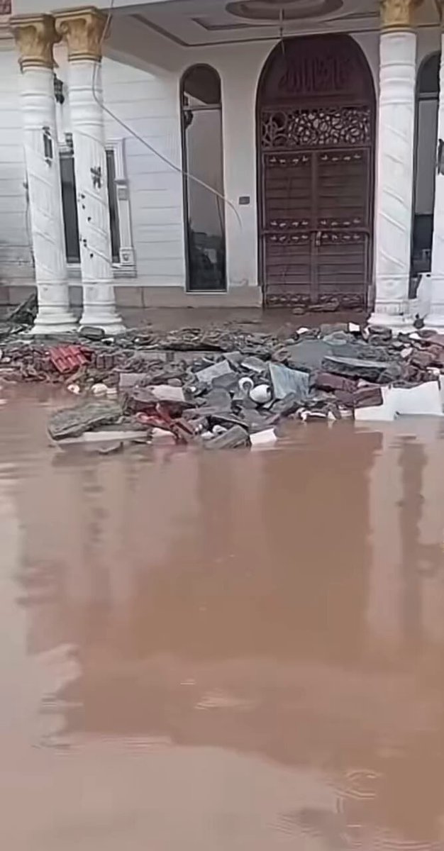 علیم خان کے غنڈوں نے رات حملہ کیا اور ہمارا گھر توڑ دیا کہ سوشل میڈیا پر پارک ویو کی ویڈیو کیوں ڈالی ، پارک ویو سلور بلاک کے رہائشی کا الزام ۔۔