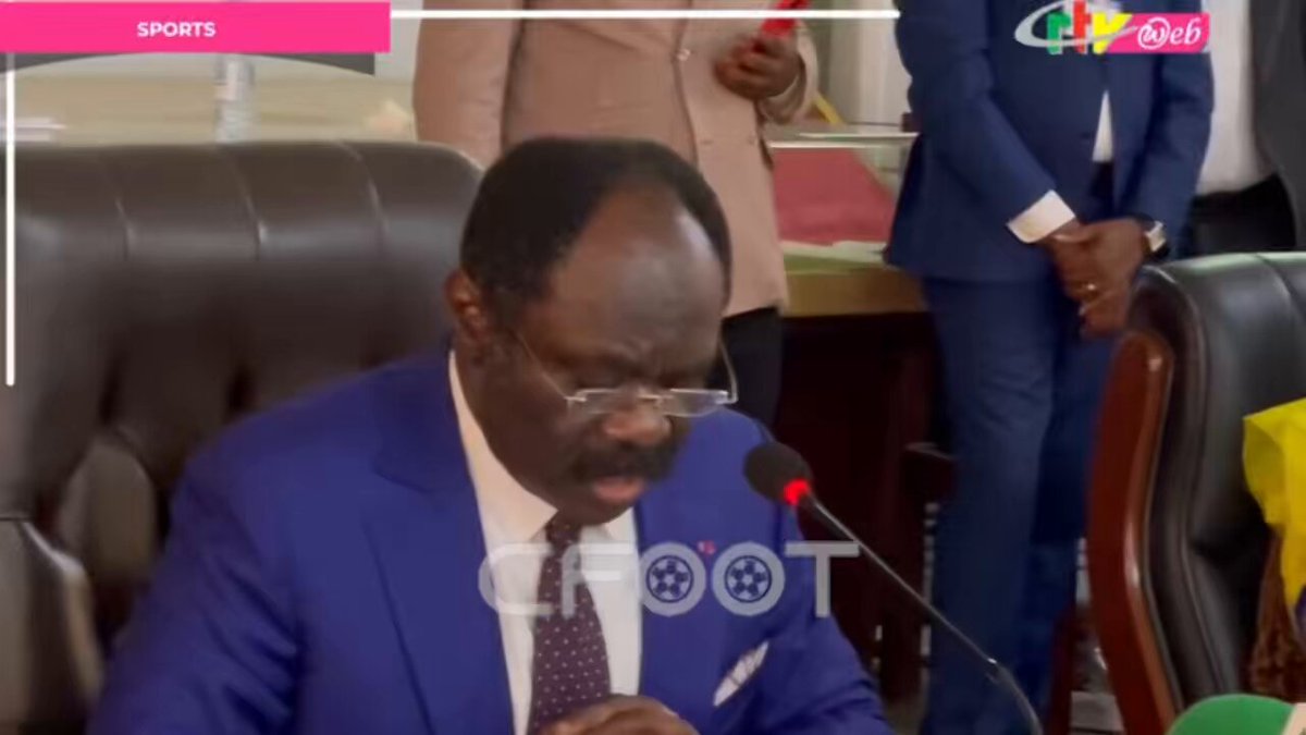 Le Ministre des Sports, Narcisse Mouelle Kombi demande à la FECAFOOT de préserver l’image du Cameroun et demande le retour de l’assistant de Marc Brys sur le banc de touche. #CFOOT 🇨🇲🦁