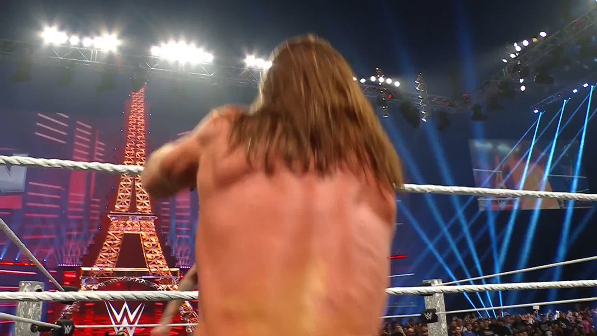 AJ Styles and "Dirty" Dom are putting on a show for the Intercontinental Championship! 🔥 🔥 🔥