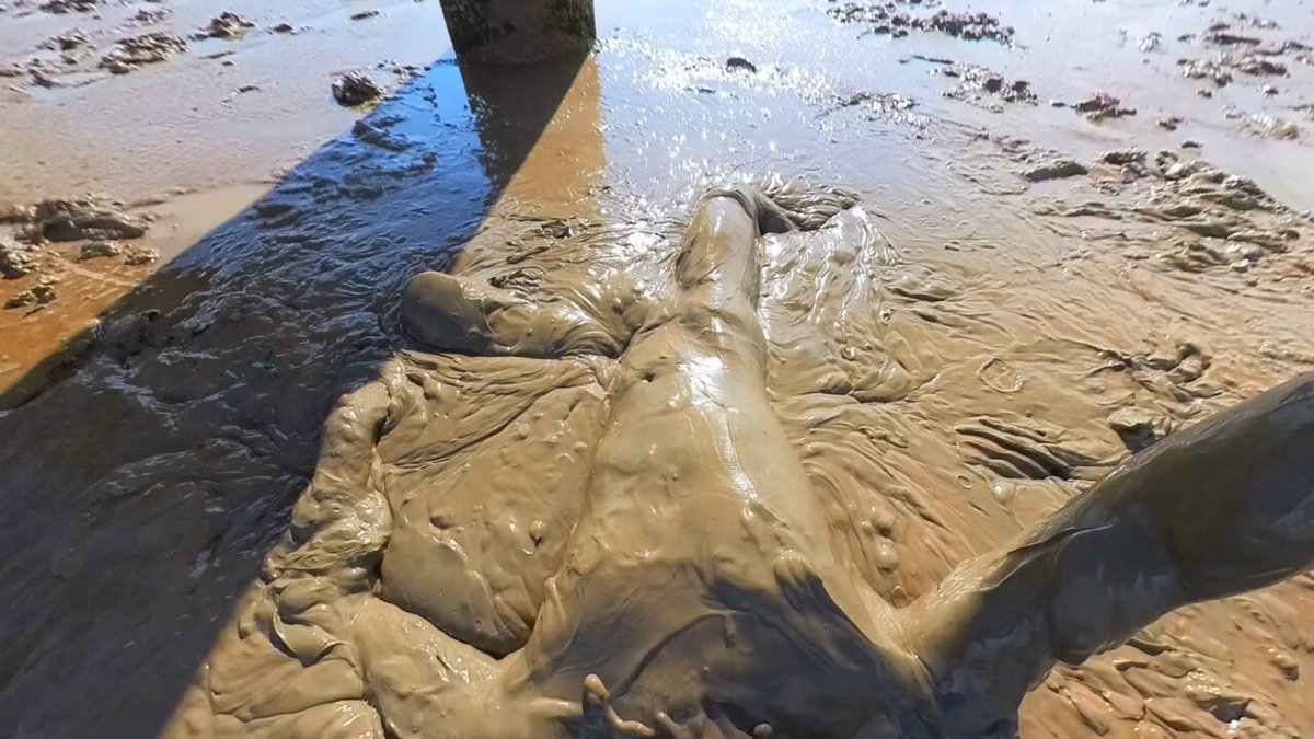 The mud excites him, but unfortunately he can't get an erection #messy #wam #mud #泥 #quicksand