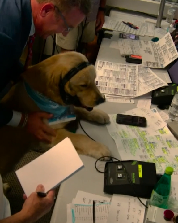 Herbie gave Peter his headset 😂 Kirk Herbstreit