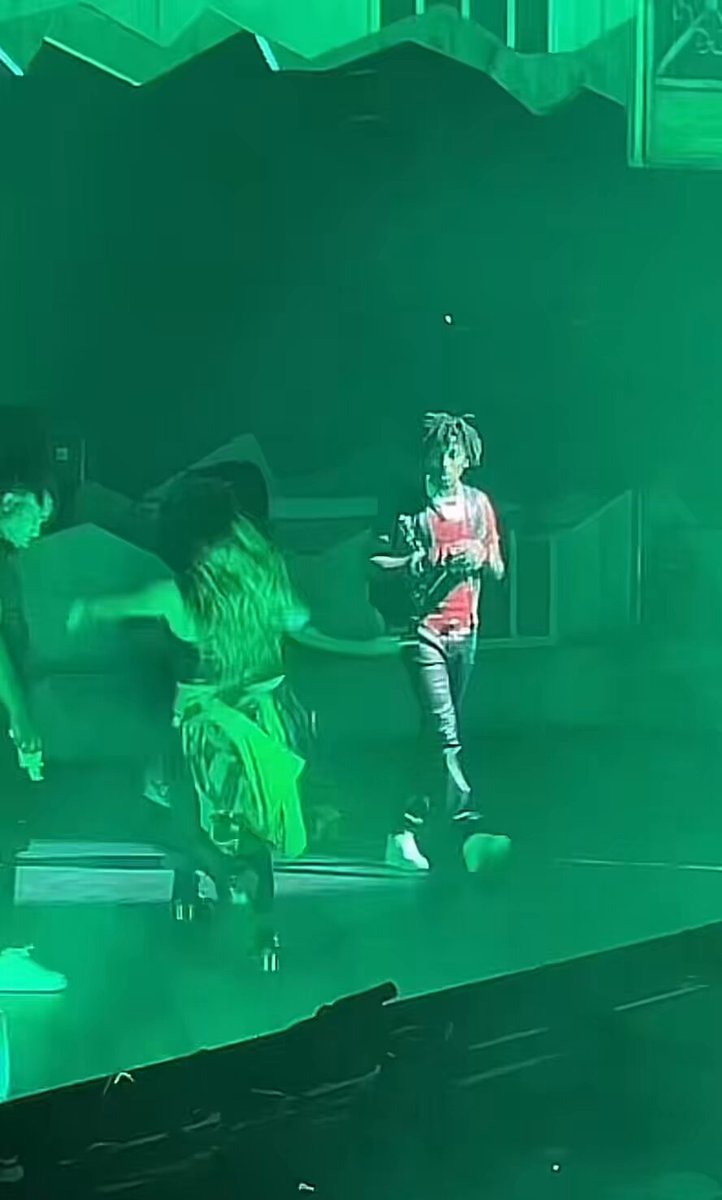 NBA YOUNGBOY SPAZZING OUT PERFORMING DEAD TROLLZ 😭🔥🔥