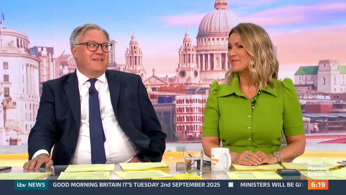 Umbrella hat anyone? ☔️ cc: Susanna Reid