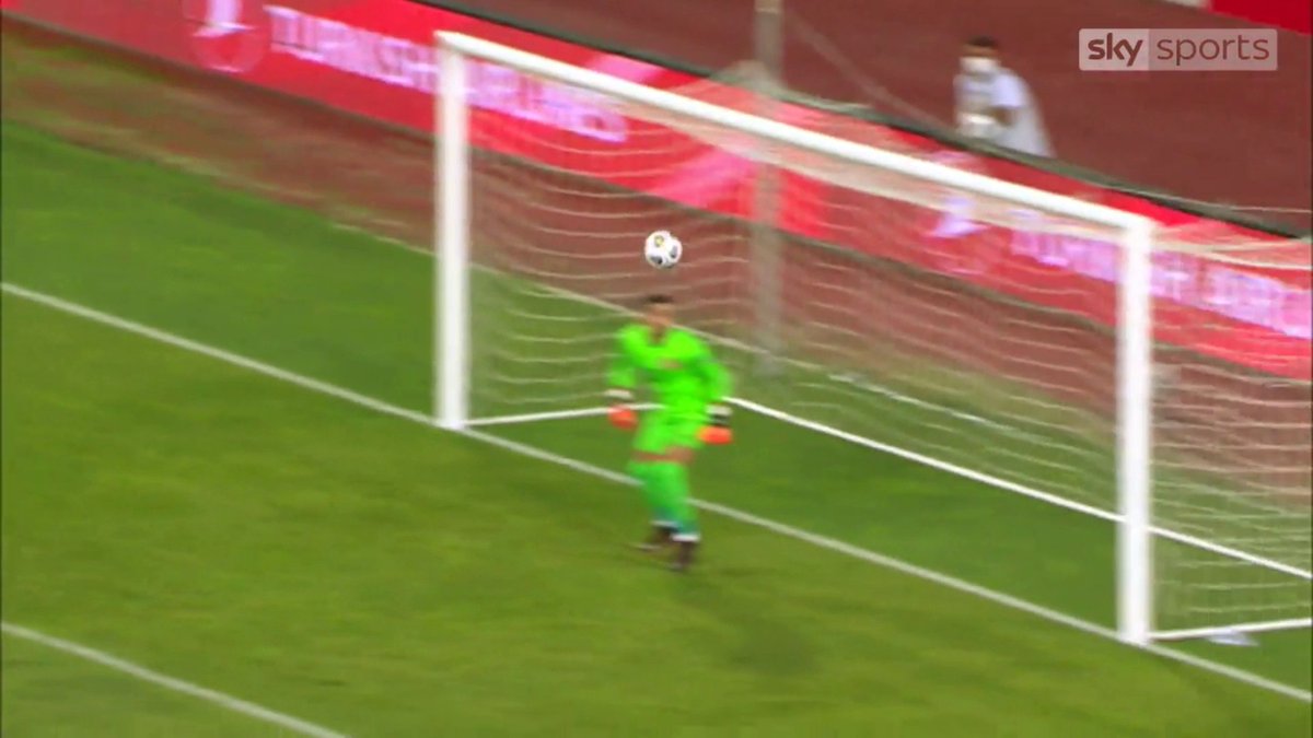 🗣️ Dominic Szoboszlai: "I have scored better free kicks than the one against Arsenal. Go take a look to my free kick vs. Turkey."