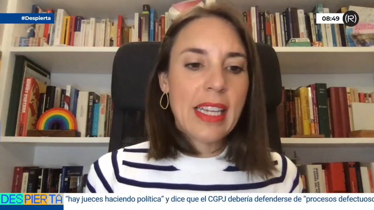 Sí es posible ganar a las derechas en España, pero es posible por su izquierda, con más derechos, con más feminismo. A la derecha no se le gana haciendo más cosas de derechas porque sino viene la derecha que es lo que está haciendo este Gobierno. 🎥Irene Montero