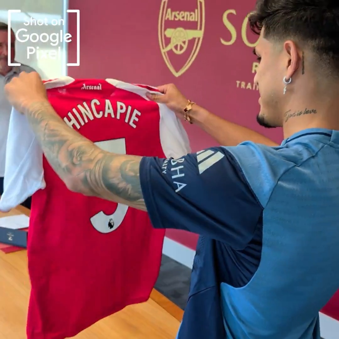 A first look in the famous red and white 🔴⚪️ Shot on Google Pixel 🤳