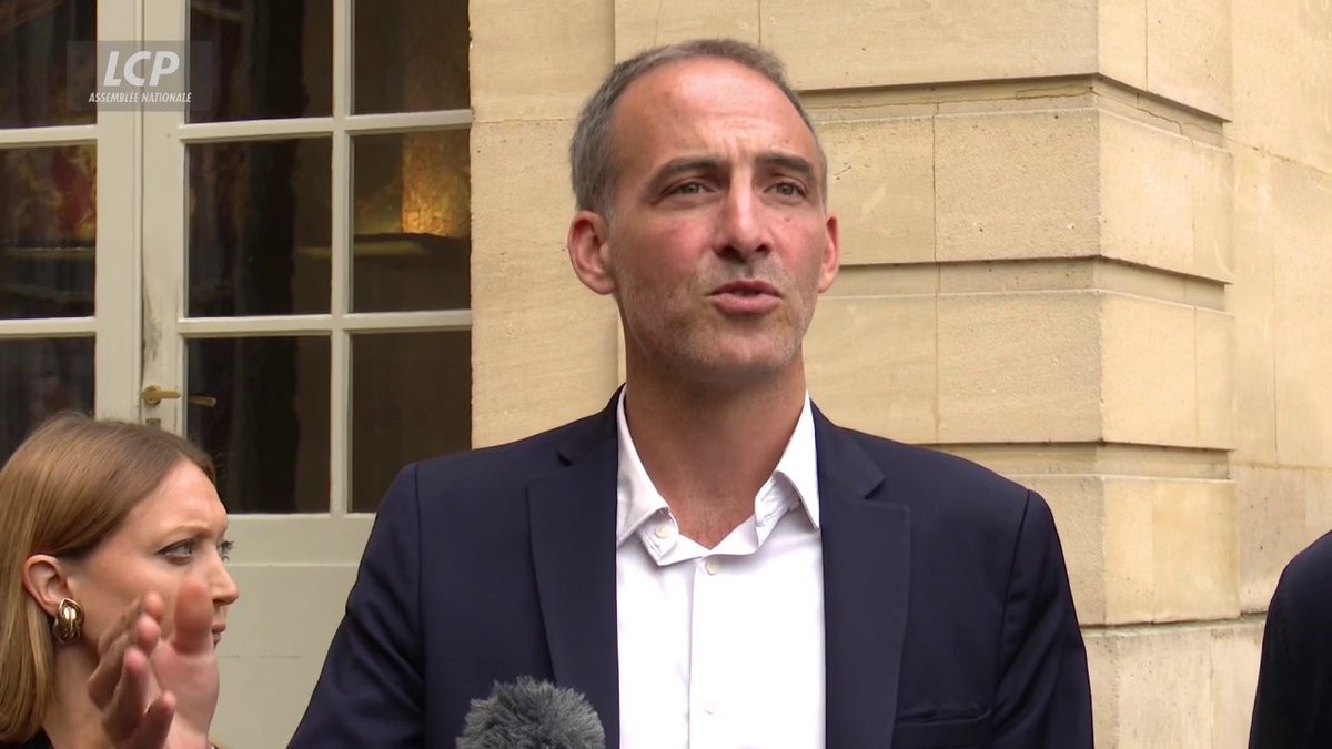 "S'il y a un vote le 8, il n'y a pas de confiance à accorder et de chèque en blanc à signer, c'est impossible", déclare Raphael Glucksmann (Place publique) après avoir rencontré #Bayrou. "Nous ne voulons pas le chaos", mais "un budget réaliste" et "juste". #budget #votedeconfiance