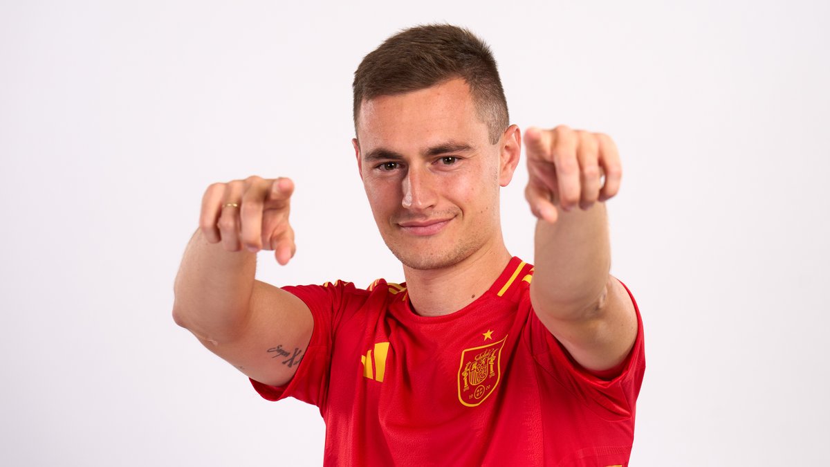 📸 Conserva estos recuerdos, Jorge De Frutos, el primer posado con la camiseta de la Selección Española Masculina de Fútbol es 𝗜𝗥𝗥𝗘𝗣𝗘𝗧𝗜𝗕𝗟𝗘. #VamosEspaña | #CopaMundialFIFA