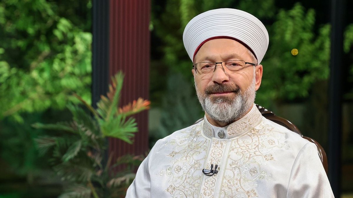 Hutbelerimizle ilgili özellikle son zamanlarda çok büyük bir memnuniyet var. Camilere gelen kardeşlerimizden çok büyük bir geri dönüş alıyoruz. Gelmeyenler de merak ediyor, onlar da çok ilgilenmeye başladı bizim hutbelerimizle. Bu da bizi sevindiriyor. Herkes ilgilensin, herkes okusun. Bu vesileyle her kesime ulaşmış oluyoruz.
