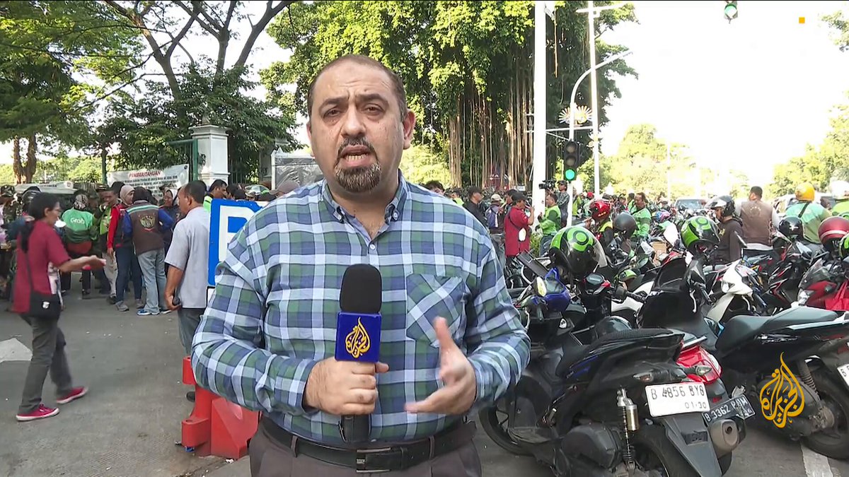 تنديدا بتدني الأجور مقابل زيادة مخصصات المسؤولين.. ارتفاع عدد قتلى الاحتجاجات ضد الحكومة في إندونيسيا خلال أسبوع إلى 10 أشخاص.. التفاصيل مع مراسل #الجزيرة صهيب جاسم #الأخبار