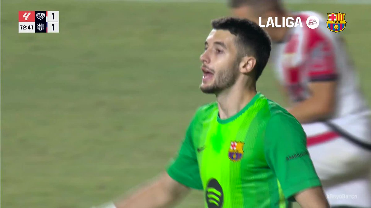 Joan Garcia Pons. Wall. 🧱 #LaLigaHighlights
