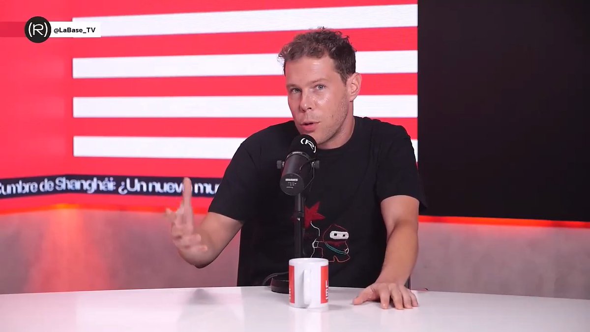 "China ha cogido 'Velocidad Shenzhen', como dirían los propios chinos, y va a ser un poco difícil convencer a las poblaciones del mundo de que el espíritu de Washington es mejor que el espíritu de Shanghái" Manu Levin 👇🏽 📺 LA BASE |