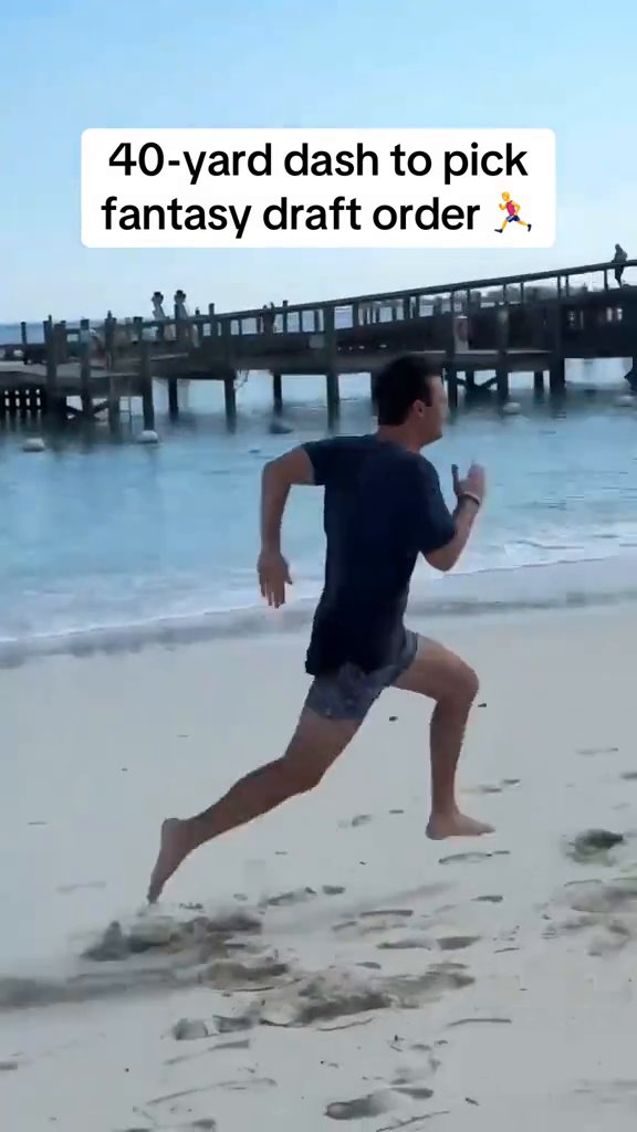 40-yard dash on the beach to pick fantasy draft order 🏖️ 5.3 seconds on the sand is MOVING 🔥