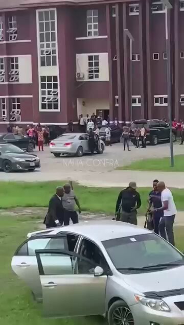 PORT HARCOURT, RIVERS: Yesterday, 5 Aye (NBM) cultists were caught with g¥ns, an ax£, and other we@pons inside their car by security operatives at Ignatius Ajuru University, Port Harcourt, Rivers State. Among those arrested was their current number 2 man (Chief Priest), known as Amigo. Reports say Amigo, who has been disturbing the school, came with 4 other Aye cultists to protect him while he wrote his exam. Security operatives suspected them and quickly moved into action. 🎥: Naijaconfra |X