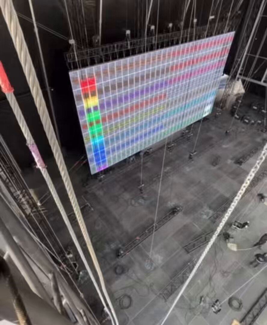 Confira um vídeo do palco da THE LIFETIMES TOUR após segundo dia de montagem para o primeiro show da turnê na América do Sul 🥲