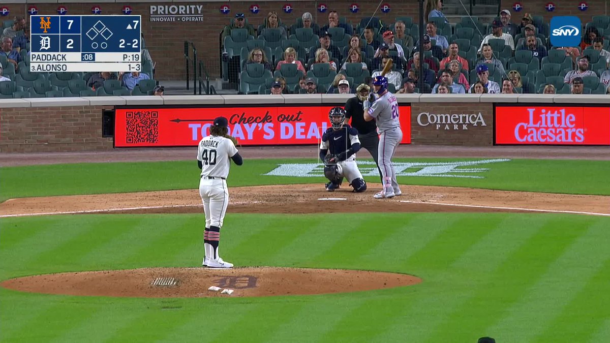 Pete Alonso goes back-to-back with Juan Soto! His second homer of the night!
