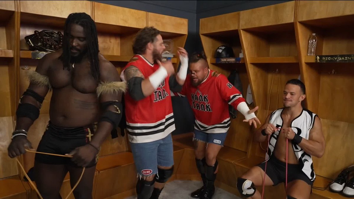 Get you someone to hype you up like Hank and Tank! 😤 👊