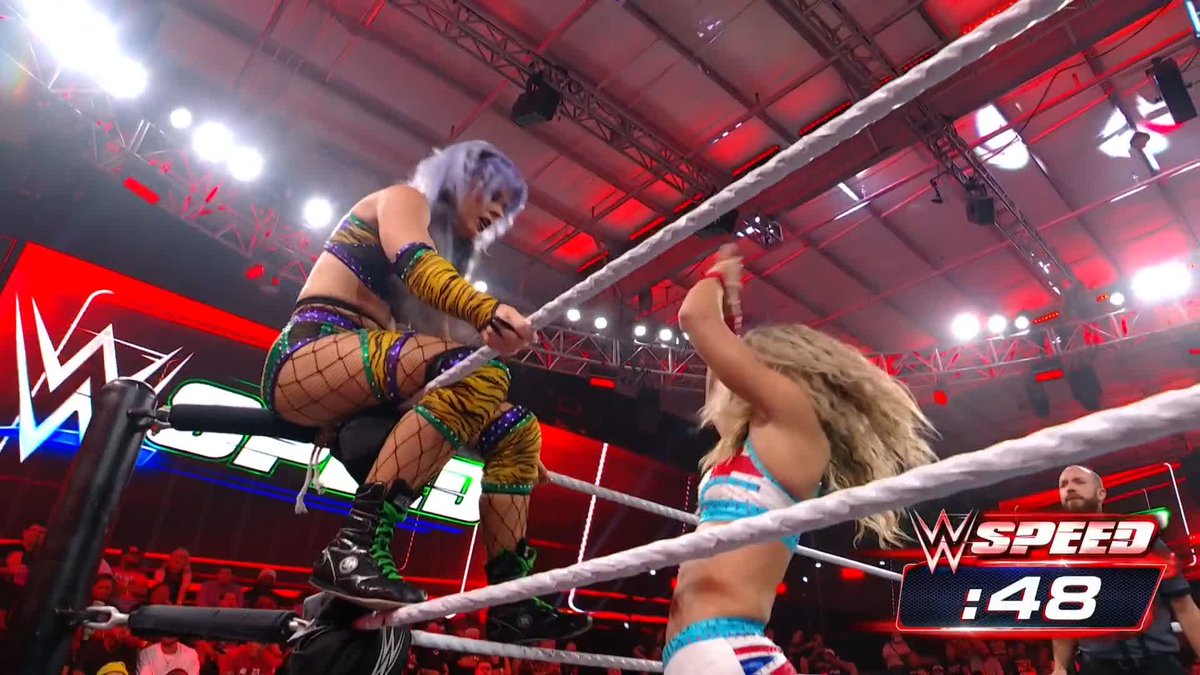 What a finish! ๐ฎโ๐จ Candice LeRae moves on the in the Women's Speed Championship Tournament!!