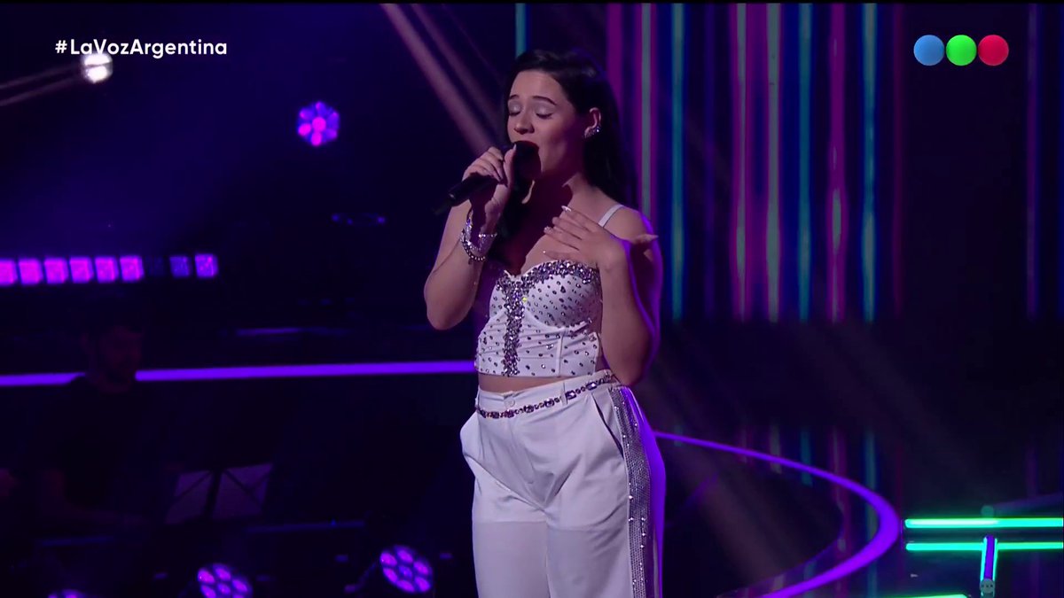 Nathalie Aponte del Team Luck Ra, interpretó “Call Me Maybe” de Carly Rae Jepsen y “How Will I Know” de Whitney Houston 💃 🎶 #LaVozArgentina con Nico Occhiato 📺 También en HBO MAX