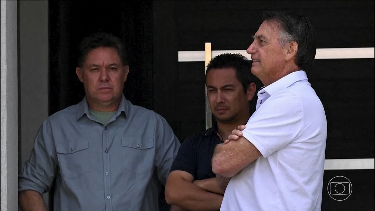 PL DA ANISTIA GANHA TRAÇÃO NA CÂMARA | Centrão embarca na proposta com apoio decisivo do governador Tarcísio de Freitas, do Republicanos, aliado de Bolsonaro. A operação para salvar o ex-presidente ganha fôlego justamente no primeiro dia de julgamento.