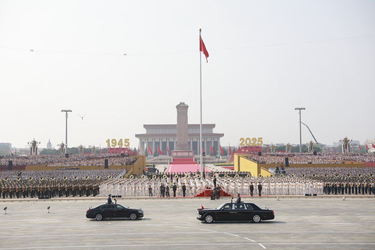 President Xi Jinping reviewed the troops during the military parade to mark the 80th anniversary of the victory in the Chinese People's War of Resistance Against Japanese Aggression and the World Anti-Fascist War. #XiJinping #80thAnniversary "Justice will prevail! Peace will prevail! The people will prevail!"