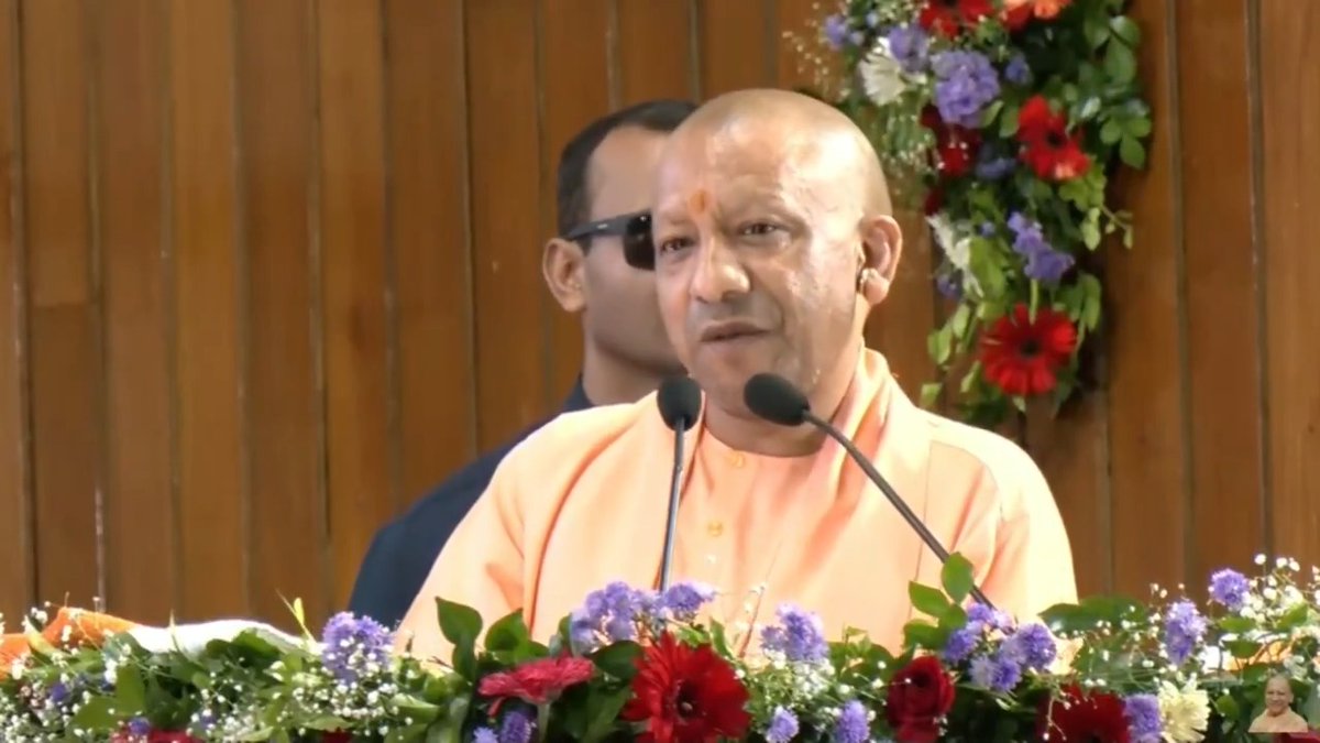 शिवावतारी महायोगी गुरु श्री गोरखनाथ जी ने कहा था... जो कुछ भी इस संपूर्ण ब्रह्मांड में है, वह सब कुछ आपके शरीर में है, उसको ढूंढने की आवश्यकता है...