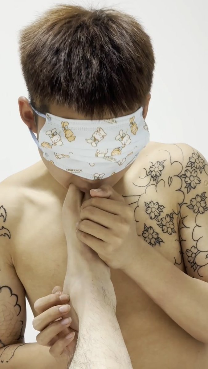 金苍蝇【男女通用】 15分钟起效 金苍蝇迷情液也被称之为西班牙金苍蝇迷情水,可迅速溶于任何酒水以及饮料中而不易被发现! 男性饮用后20分钟内可产生大量的肾上腺素及睾丸酮,激发男性性欲,迅速勃起,极为渴望性交或肛交,与他共度爱河。可持续1小时 功 效】:强力催情