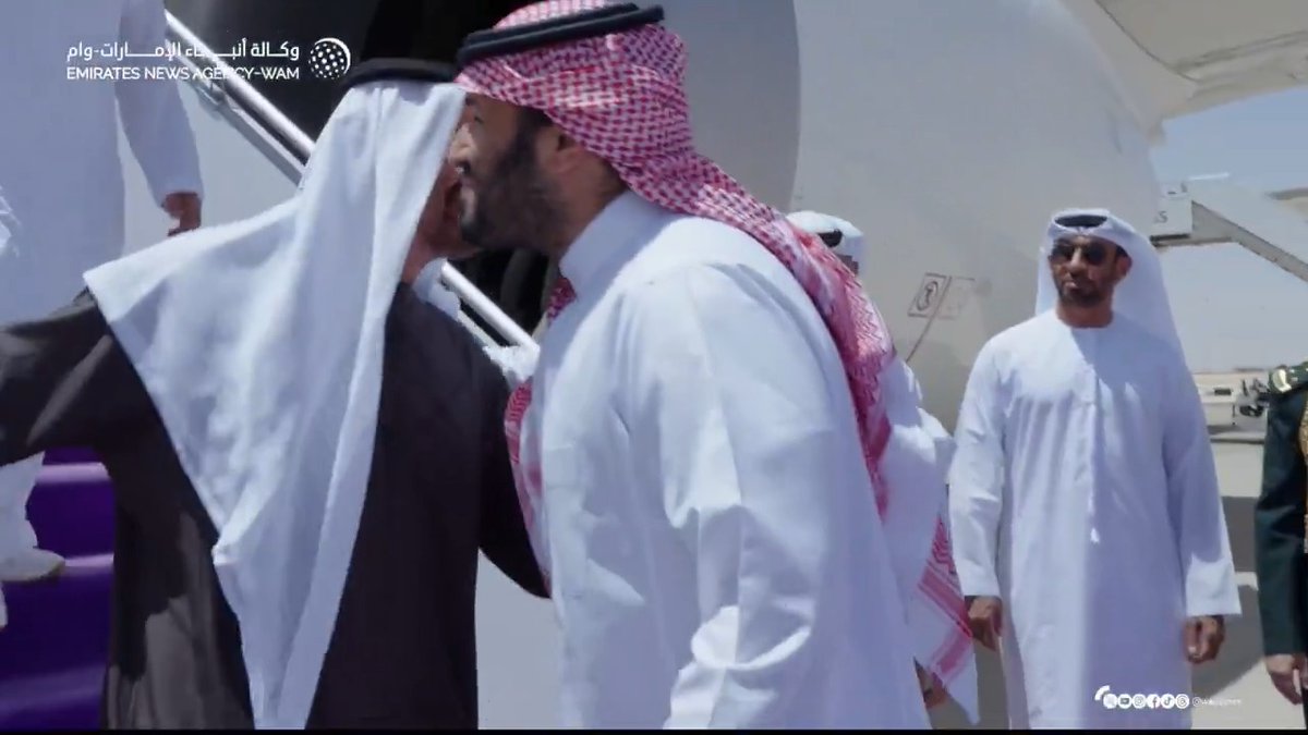 🔹فيديو ا #رئيس_الدولة يصل #الرياض في زيارة أخوية وولي عهد السعودية في مقدمة مستقبليه #وام