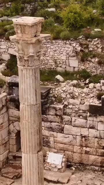1- Sagalassos Antik Kenti, Burdur'un Ağlasun ilçesinde yer alan, Pisidia bölgesinde kurulu bir arkeolojik hazinedir. MO 3. binyıldan itibaren yerleşim izleri taşısa da, özellikle Hellenistik Dönem (MÖ 333-25) ve Roma Dönemi'nde (MÖ 25-MS 4. yüzyıl) parlak bir merkez olmuştur.