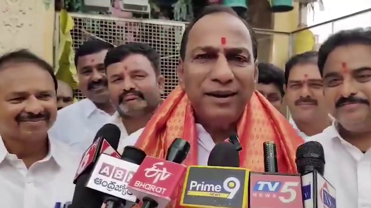 తప్పు చేస్తే బిడ్డ అని కూడా చూడరు కేసీఆర్ గారు. కేసీఆర్ గారికి తెలంగాణ ప్రజలే ముఖ్యం. తప్పు చేస్తే వేటు తప్పదు, గీత దాటితే ఎవరినైనా సస్పెండ్ చేయాల్సిందే. - మాజీ మంత్రి, ఎమ్మెల్యే Chamakura Malla Reddy