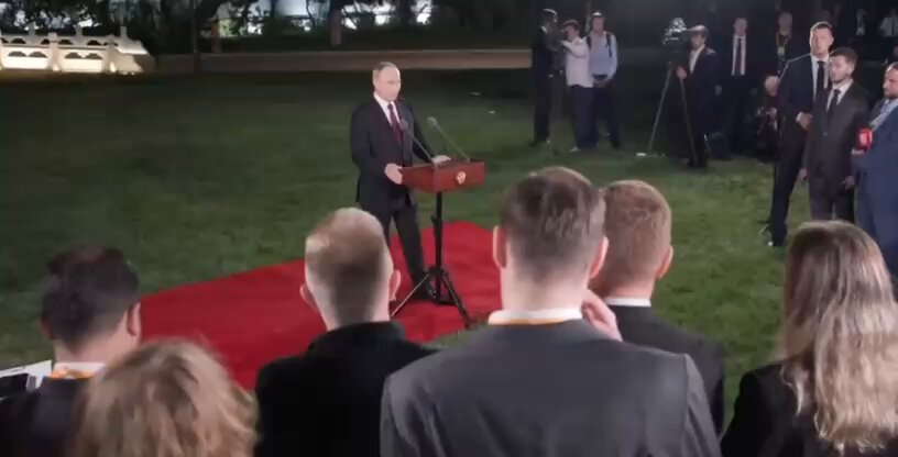 🇺🇦🇷🇺 PUTIN: IF MEETING WITH ZELENSKY LEADS TO A POSITIVE OUTCOME IT'S POSSIBLE "It is possible. I never rule this out. If the meeting is well prepared and if it leads to a positive potential outcome, it is possible. And by the way, Donald asked me if it's possible to have such a meeting and I said that it is. After all, if Zelensky is ready, he can come to Moscow." Source: Clash Report