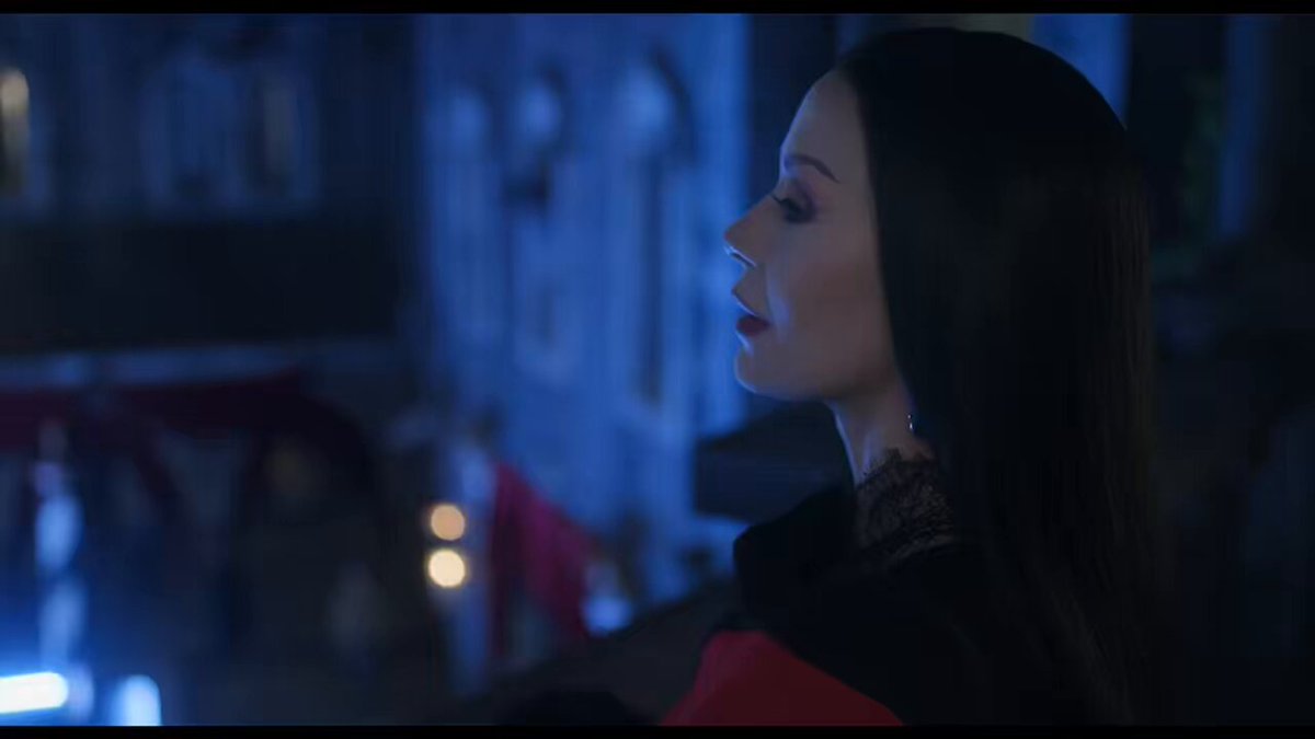 morticia’s gay smile when she sensed that larissa was there pls